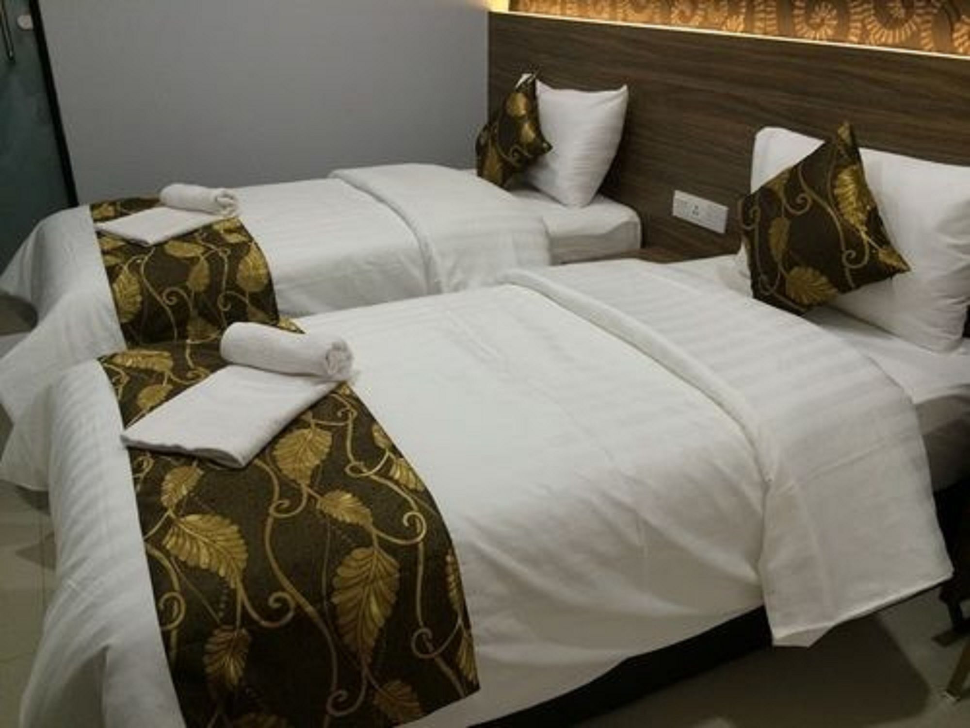 שאה אלאם D'Metro Hotel מראה חיצוני תמונה