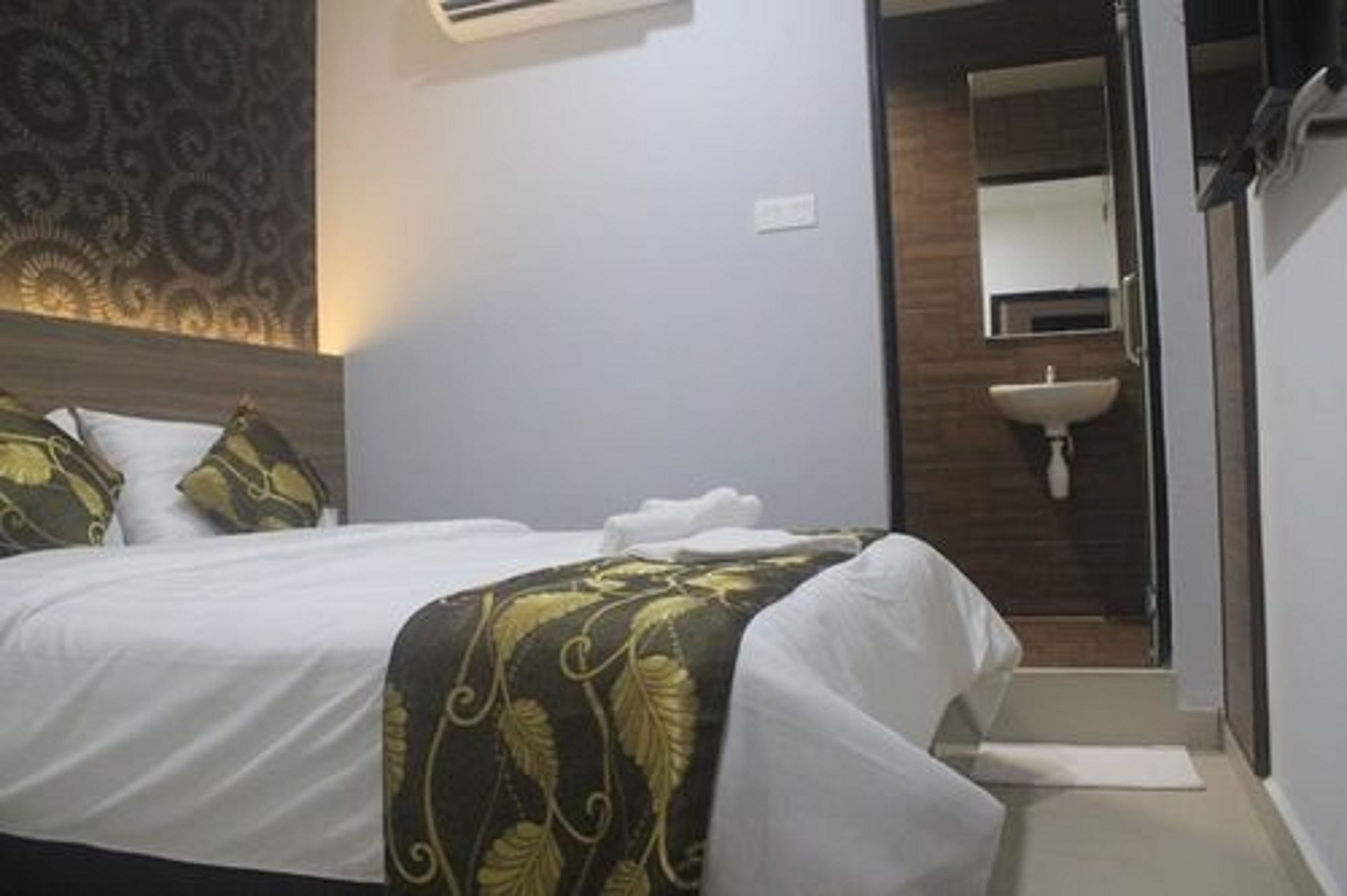 שאה אלאם D'Metro Hotel מראה חיצוני תמונה